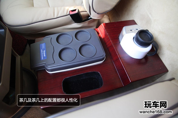 移动会所 傲奔打造福特E350奢华内饰 