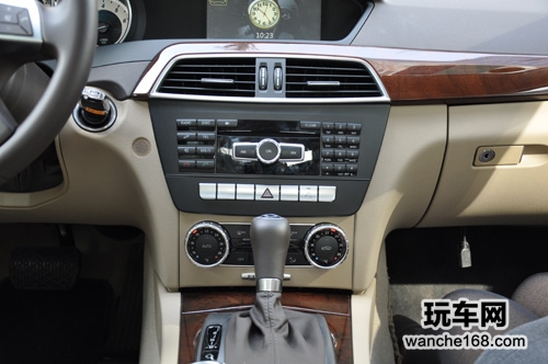 一路领航 路畅奔驰C200专车专用机上市