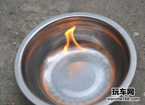 三款雨敌同台大比拼 实测防水效果