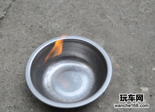 三款雨敌同台大比拼 实测防水效果