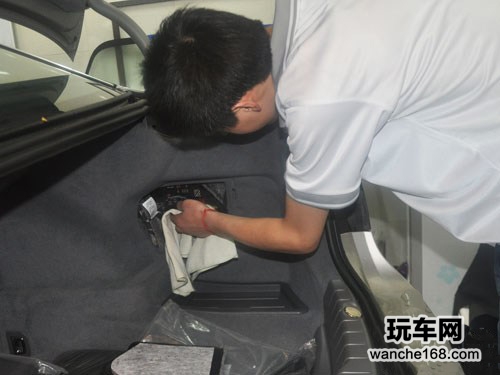 学会贴膜七大招 车主摇身变专家