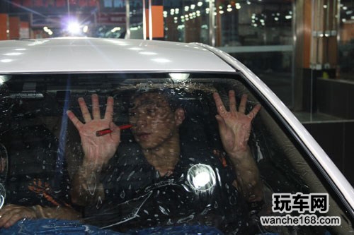 学会贴膜七大招 车主摇身变专家