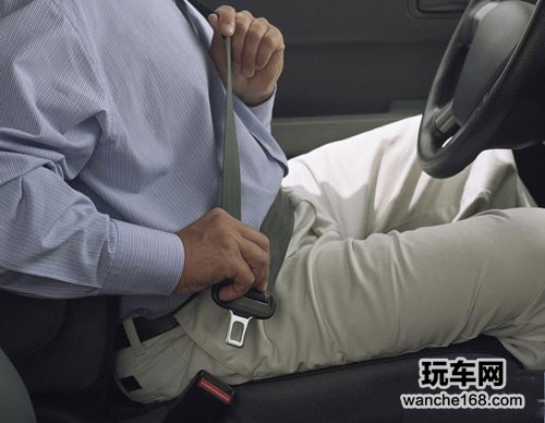 车主需要正确使用制动液安全卡扣需