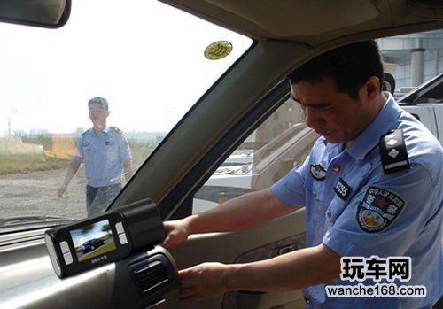 三步教您轻松选购行车安全黑匣子 