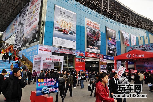 重庆汽车消费节 路畅技服佳高调亮相