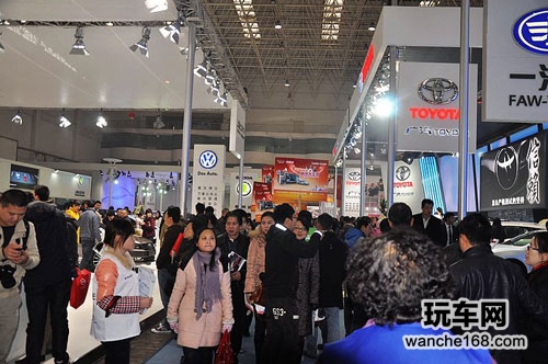 重庆汽车消费节 路畅技服佳高调亮相