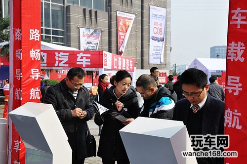 重庆汽车消费节 路畅技服佳高调亮相