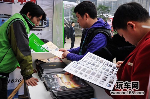 重庆汽车消费节 路畅技服佳高调亮相