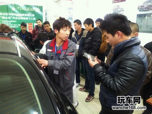 雷朋在宁夏举办贴膜技术培训