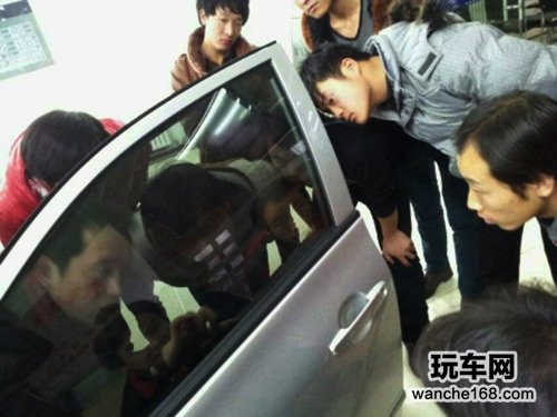 雷朋在宁夏举办贴膜技术培训