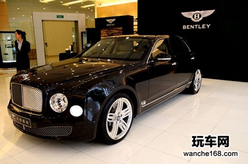 汽车贴膜体验 宾利慕尚贴圣罗膜