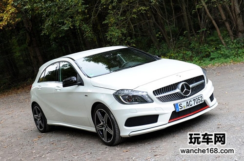 雷朋隔热膜为奔驰新a形成一道防护膜