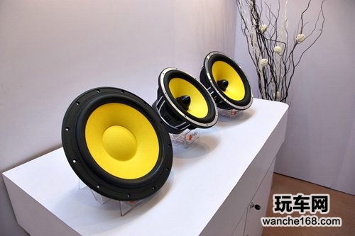 惠威10款新品亮相2012广州高级音响展