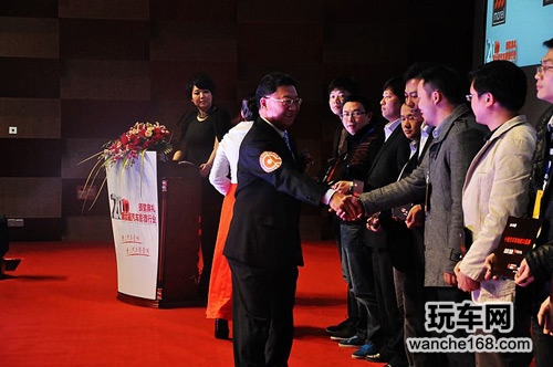 路畅在CarCAV年度颁奖典礼收获大奖