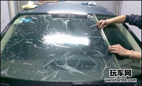 正确使用汽车隔热膜 玻璃水分季节