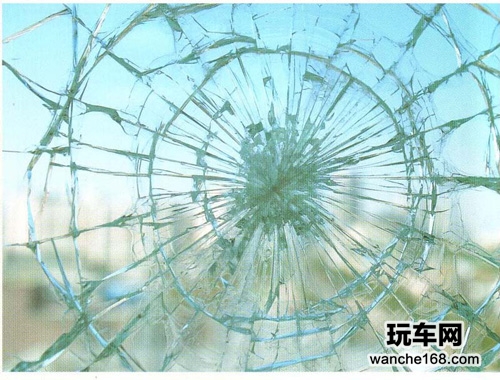 专家为车主解困 安全膜亦为防爆膜