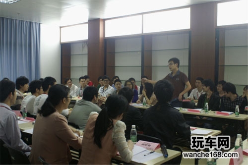 飞歌举办2013年应届实习生座谈会