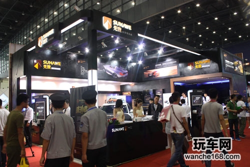 佳尼士携光致隔热膜亮相郑州用品展