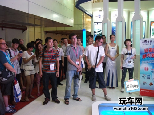 郑州汽车用品展雷朋现场抽奖送大礼