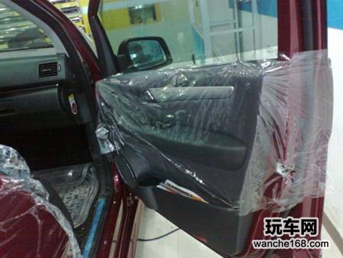 奔驰B200贴雷朋汽车隔热膜 提高安全