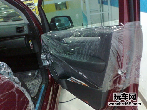 奔驰B200贴雷朋汽车隔热膜 提高安全