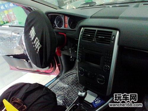 奔驰B200贴雷朋汽车隔热膜 提高安全