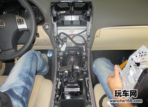 雷克萨斯IS250汽车升级飞歌DVD导航