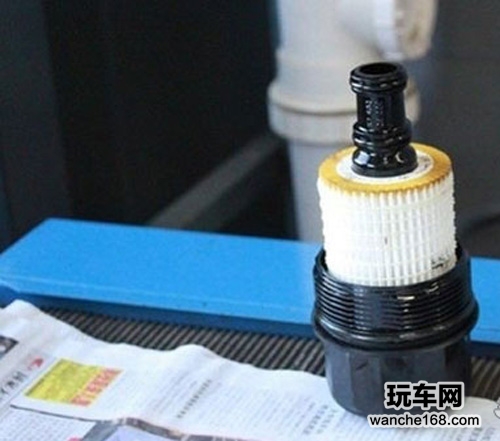 奔驰C300更换机油滤芯和美孚机油