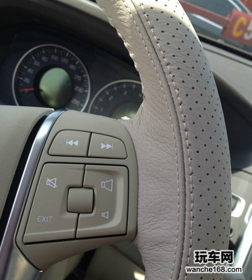 为沃尔沃XC60精心缝制方向盘套