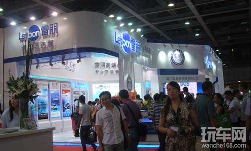 雷朋抢滩广州后博展 成为全场焦点