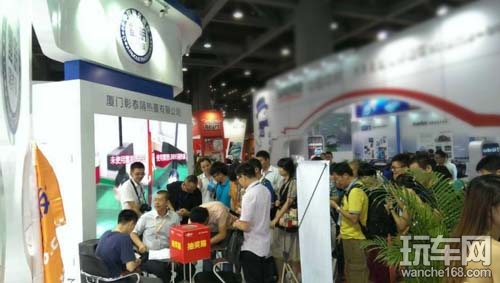 雷朋抢滩广州后博展 成为全场焦点