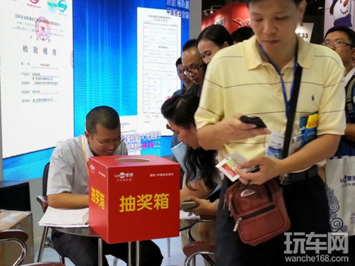 雷朋抢滩广州后博展 成为全场焦点