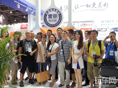 雷朋抢滩广州后博展 成为全场焦点