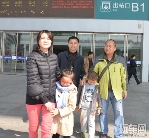 保千里员工子女来深与爸妈相聚