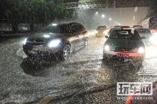 暴雨来袭 雨季用车注意事项汇总