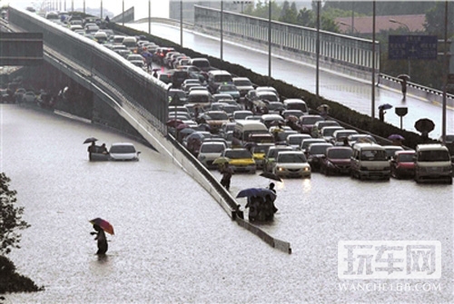 暴雨来袭 雨季用车注意事项汇总