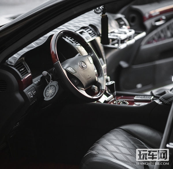 本色 雷克萨斯LS460改装成万人迷