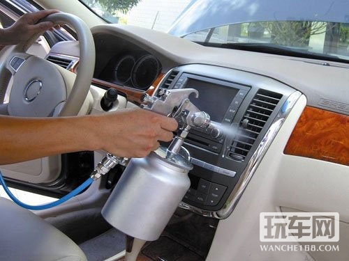 SUV汽车如何保养？定期更换润滑油