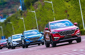 售价8.39-12.59万，一汽奔腾SENIA R9美好上市